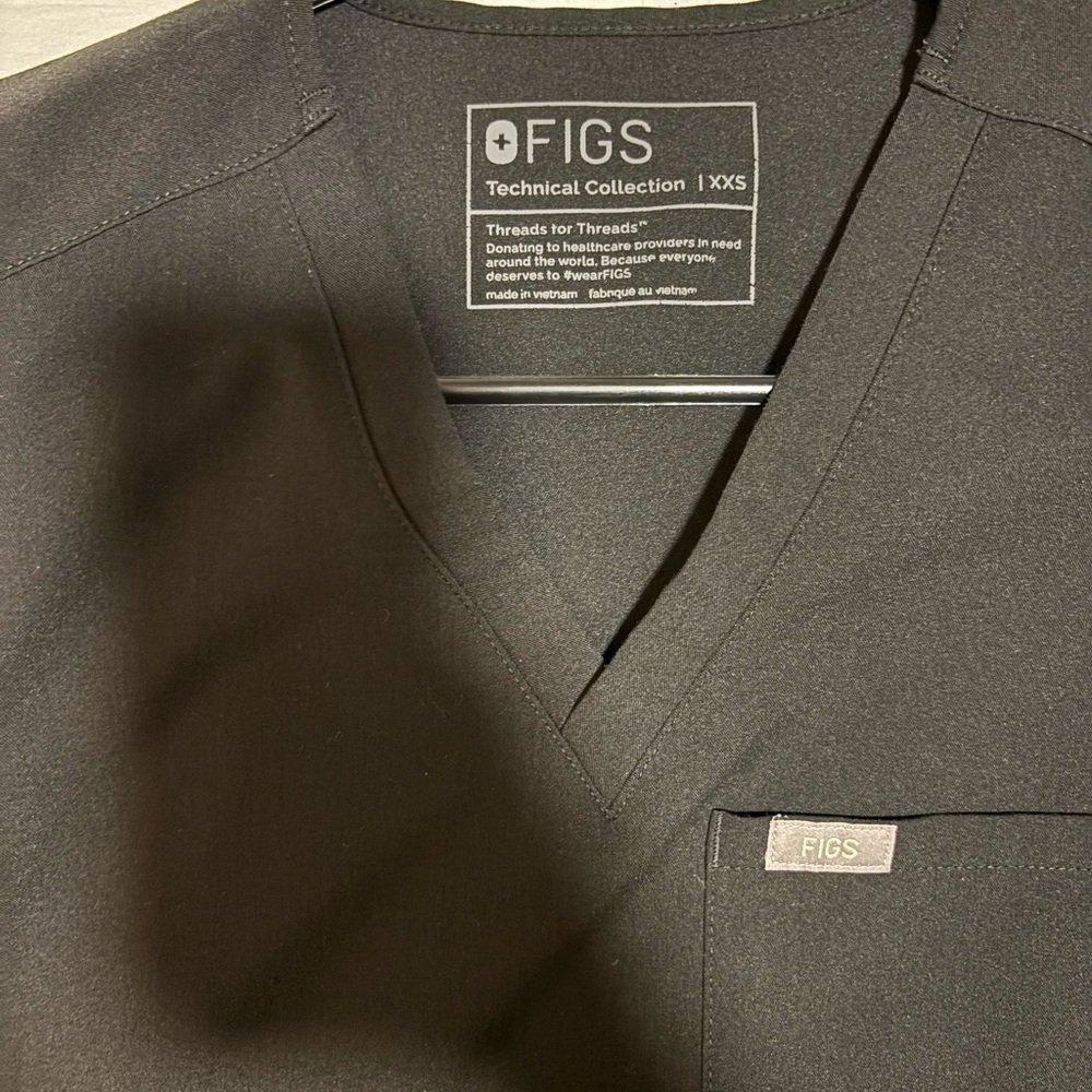 Figs Scrub Top - Picture 4 of 4